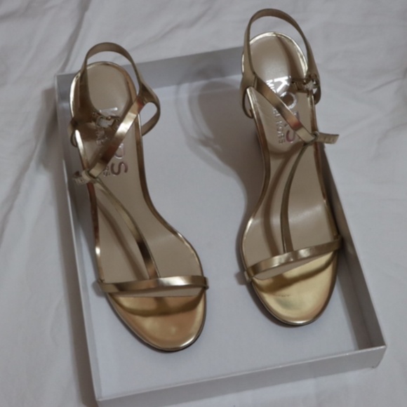 Michael Kors Gold Wedges - Picture 1 of 4